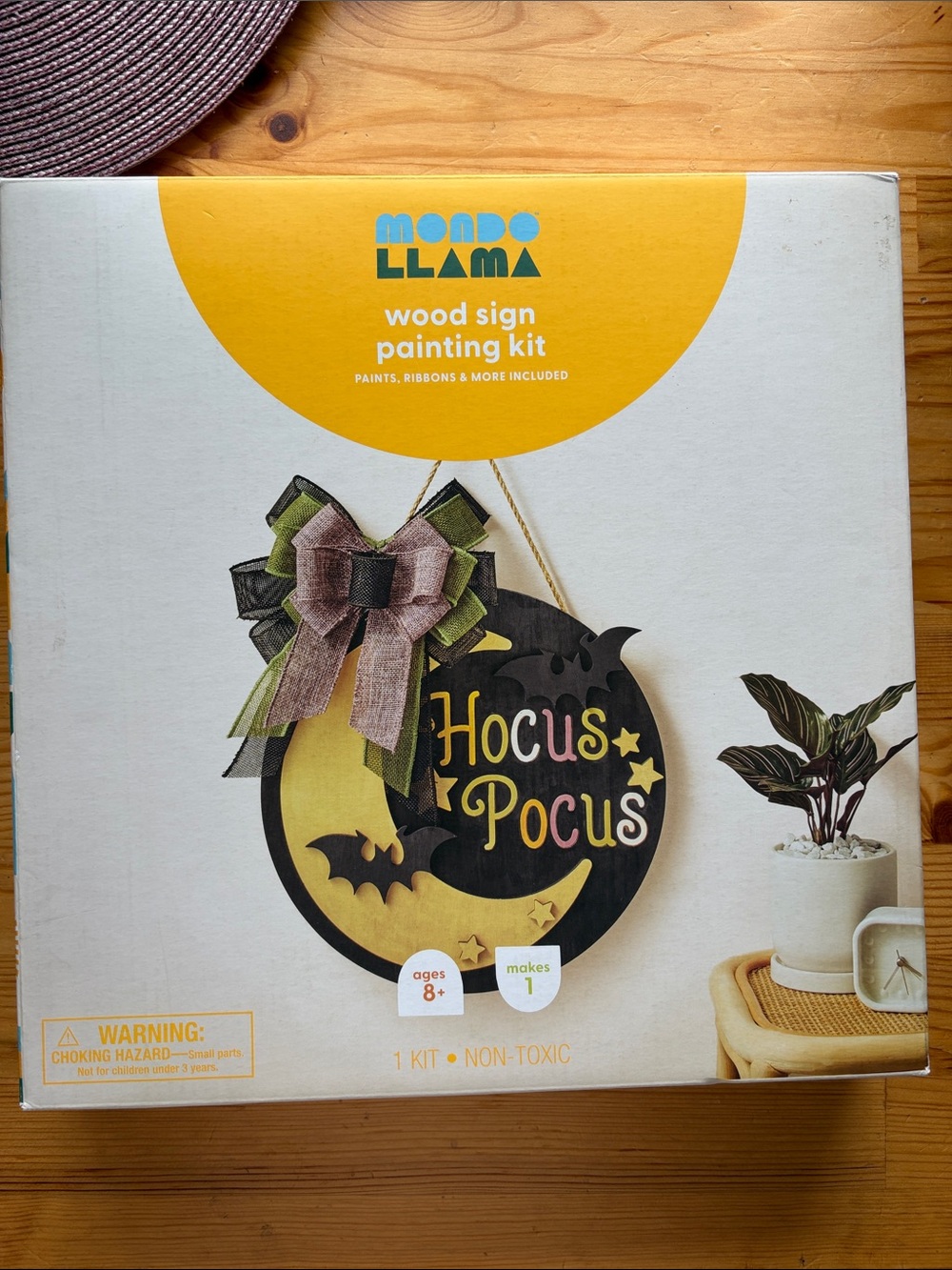 Mondo Llama Hocus Pocus Wood Sign Painting Kit - Black & Yellow